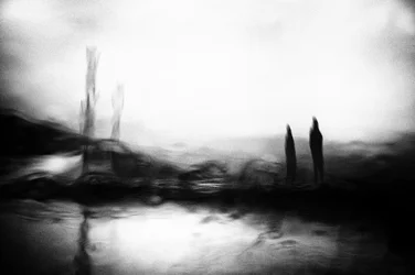 Two Figures Horizon