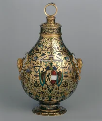 Flask in enameled gold decorated with grotesque figures and the coat of arms of the archbishop of Salzburg Wolf Dietrich von Raitenau