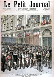Start of the crowd participating in the Paris - Belfort running organised by the Petit Journal - in 