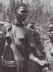 Africa: Shilluk girls