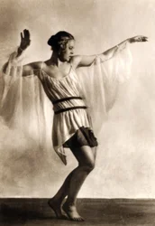 Valeria Kratina / Photo Postcard