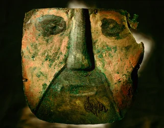 A copper mask exhumed from the culture of Lambayeque