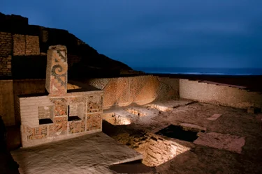 Night scenes at El Brujo of the “Rinconcito Gringo”, with the four burials., 2005