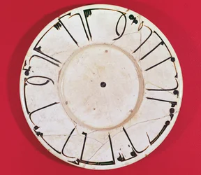 Dish decorated with an inscription, Samarkand, 9th-10th century