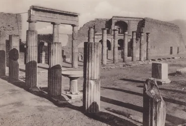 Foro Triangolare, Triangular Forum
