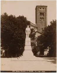 Monument to Giuseppe Garibaldi in Piazza San Francesco, with Church of St Francis in Background, Ravenna, Emilia-Romagna, Italy
