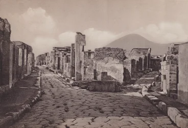 Consular Road, Gate of Herculanum (Via Consolare e Porta Di Ercolano)