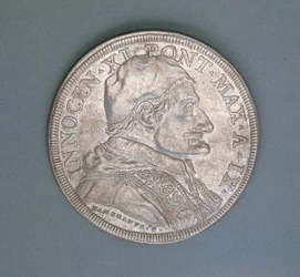 Coin depicting Pope Innocent XI