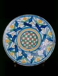Plate with Stylized Vegetable Elements, Montelupo Manufacture