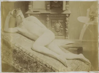 Study of a male nude model, lying down, in the studio of Jacques de Lalaing