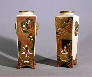 Pair of Japanese style vases depicting Japanese Cobalt and Clay Mining, Worcester