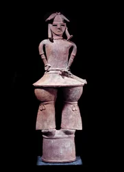 Japanese art: haniwa (funerary statuette) of a warrior wearing a helmet, standing, in terracotta. Height: 1.12 m. Kofun period (350-550 AD). Paris, Musée Guimet, National Museum of Asian Arts