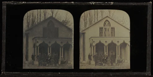 Group portrait of eight members of the Circle of Eynard-Lullin, in front of house (Grandfleur d