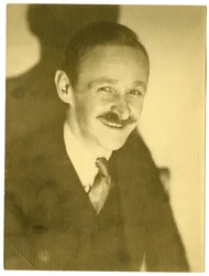 Fontaine Fox, cartoonist, "Toonesville Trolly"