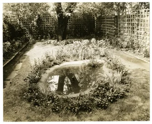 Garden of Mrs W H Wells 265 W 11th, Greenwich Village, New York, USA, c.1936-37