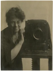 Jessie Tarbox Beals, self-portrait with camera