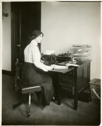 Model with typewriter, c.1905-18