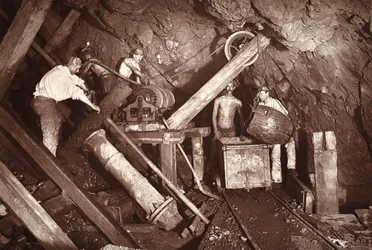 Engine Shaft at the 406, Cook