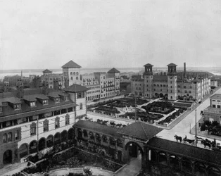 Hotels in Saint Augustin, Florida: the Alcazar, the Cordoue, the Pont de Leon, c. 1900