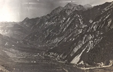 Panorama (b/w photo)