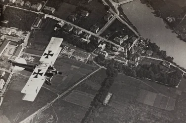 Album "Meine weltkriegs - Erinnerungen South-West Front (Carinthia, Italy, South Tyrol) 31/03/1915-12/11/1918 - Josef Zohles Wien": aircraft inspection