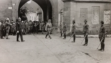 Album "Meine weltkriegs - Erinnerungen South-West Front (Carinthia, Italy, South Tyrol) 31/03/1915-12/11/1918 - Josef Zohles Wien": soldiers in Villach
