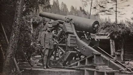 Album "Meine weltkriegs - Erinnerungen South-West Front (Carinthia, Italy, South Tyrol) 31/03/1915-12/11/1918 - Josef Zohles Wien": soldier with gun