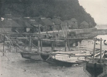 Tai-no-ura - Tiny houses on a margin of sand with fishing boats