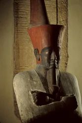 Painted sandstone statue of Pharaoh Nebhepetre Mentuhotep II wearing red crown of Lower Egypt, 2002 (photo)