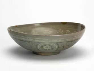 Bowl with cranes and clouds, c.1150-1200