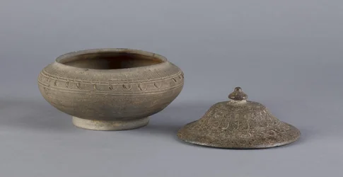 Box with lid, Silla dynasty, 55 BC-935