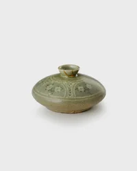 Oil bottle, late 12th century