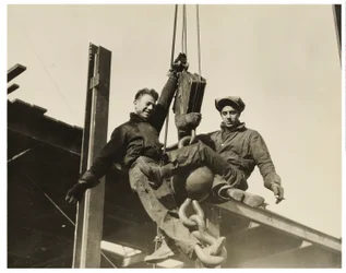 Construction workers empire state building, c.1930
