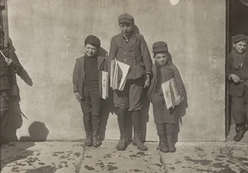 John Pento, 14 years old, Daniel and Angelo Pento, 7 years old, selling newspapers, Hartford, Connecticut