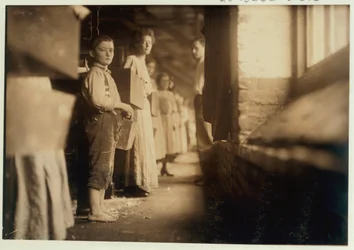 Young Doffer at Richmond Spinning Mills, Chattanooga, Tennessee, 1910