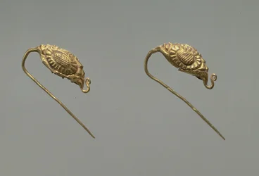 Pair of gold earrings, Liao Dynasty, 10th-11th century