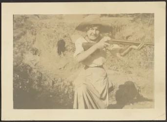 Florence with Gun