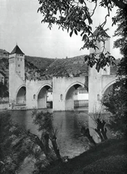 Pont Valentre, Cahors, France, 1937