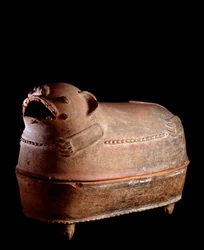Burial urn of tetrapod clay with jaguar-shaped lid