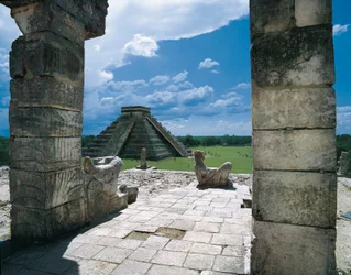 The temple of warriors and the pyramid of Kukulkan in Chichen Itza