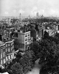 Houses along Queens Walk, Green Park, London, 1926-1927