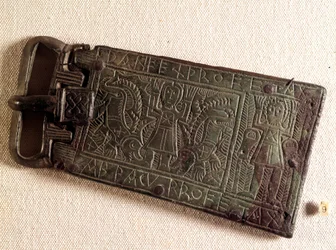 Merovingian art: bronze belt buckle from the Burgundian kingdom (barbarian people), depicting Daniel in the lions