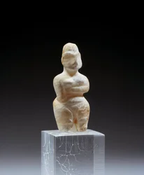 Mesopotamia: Feminine Alabaster Statuette from the Necropolis of Tell es Sawwan