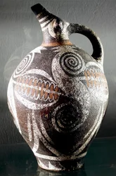 Minoan art: ceramic jug decorated with polychrome drawings. From Phaistos (Phaistos or Festos). Height 27 cm. Archaeological Museum, Heraklion, Crete