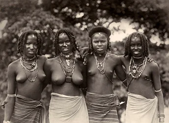 Building an Empire in the Fascist age: Cunaman girls, 1936