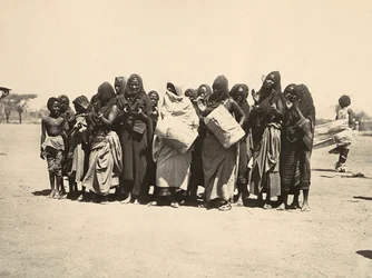 Building an Empire in the Fascist age: colorful group of Muslim women, 09/05/1936