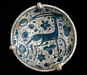 Art mudejar: ceramic cup azul, decorated with a deer of Paterna, Manises (Hispano-Moorish style). 14th or 15th century
