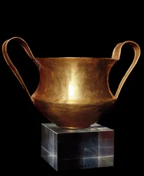 Mycenaean art: gold kantharos from one of the royal tombs of the necropolis of Mycenae, Athens, National Archaeological Museum