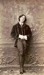 Oscar Wilde, early 1880s (photo)