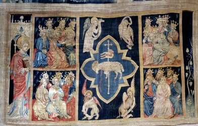 Curtain of Revelation: the elderly give glory to a lamb, symbol of Christ